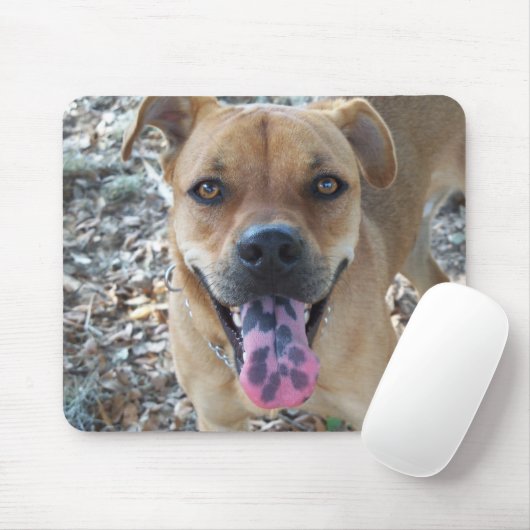 Fijne bruine hond met gevlekte tong muismat (Met muis)