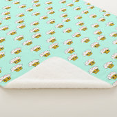 Fijne cupcakes op groen sherpa deken (3/4)