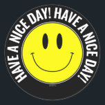 Fijne dag verder! Smilie Sticker<br><div class="desc">"Fijne dag verder!" Gele Smilie Ronde Glanzende Sticker. Ontworpen door SMILIEWEAR™. Verspreid een beetje geluk! Grote en kleine stickers beschikbaar. ONTWERP GEOPTIMALISEERDE DONKERE KLEUR ACHTERGRONDOPTIES. Een grappige en vrolijke sticker voor cadeauverpakking, een persoonlijk accessoire of een sticker van de naam van een verjaardags- of kerstfeestje. Wat is er beter dan...</div>