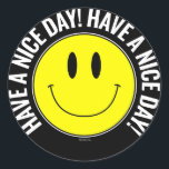 Fijne dag verder! Smilie Sticker<br><div class="desc">"Fijne dag verder!" Gele Smilie Ronde Glanzende Sticker. Ontworpen door SMILIEWEAR™. Verspreid een beetje geluk! Grote en kleine stickers beschikbaar. ONTWERP GEOPTIMALISEERDE DONKERE KLEUR ACHTERGRONDOPTIES. Een grappige en vrolijke sticker voor cadeauverpakking, een persoonlijk accessoire of een sticker van de naam van een verjaardags- of kerstfeestje. Wat is er beter dan...</div>