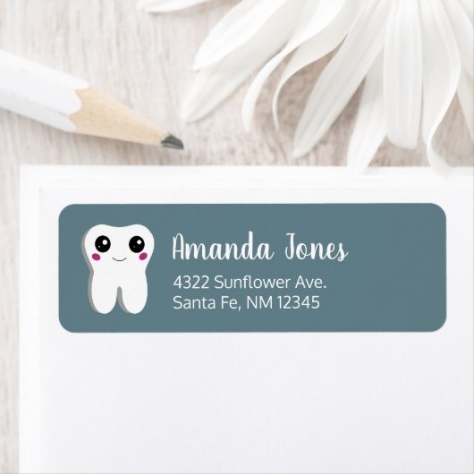 Fijne gebitsgebitste tand glimlachende verkutteken etiket (Insitu)