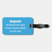 Fijne giraf met vlindervlieger cartoon bagagelabel (Achterkant horizontaal)