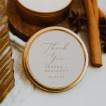 Fijne Goud en Cream Bedankt voor je huwelijk. Ronde Sticker<br><div class="desc">Deze delicate gouden en crème bedanken jullie voor de huwelijksgunst stickers zijn perfect voor een moderne huwelijksreceptie. Het romantische minimalistische design is voorzien van een mooie en elegante gouden gouden champagne op een achtergrond van ivoorcrème met een schone en eenvoudige look. Pas de labels van de sticker aan met uw...</div>