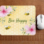 Fijne hommels gele honingraat floraal muismat<br><div class="desc">Gele,  witte achtergrond met een honingraatpatroon. Gedemoreerd met roze tropische bloemen,  hibiscus en gelukkige hommels. De tekst: Bee Happy in groen handgeschreven stijlmanuscript. Ideaal voor je zomerwerkruimte,  kantoor!</div>