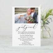 Fijne kalligrafie Foto uitgestelde bruiloft kaart (Staand voorkant)