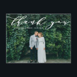 Fijne kalligrafie Weddenschap Foto Briefkaart<br><div class="desc">Delicate kalligrafie bruiloft dank u foto Briefkaart. Stuur bedankt naar familie en vrienden om deel uit te maken van uw speciale dag met deze aanpasbare bedankpas met witte delicate kalligrafie. Personaliseer door uw twee favoriete foto's toe te voegen. Dit script bedankje zal ook perfect zijn voor afstuderen en andere gelegenheden....</div>