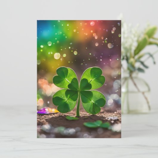 Fijne klavertjevier in het zonlicht feestdagenkaart (Staand voorkant)