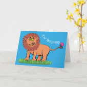 Fijne leeuw met vlinderende cartoon illustratie kaart (Gele Bloem)