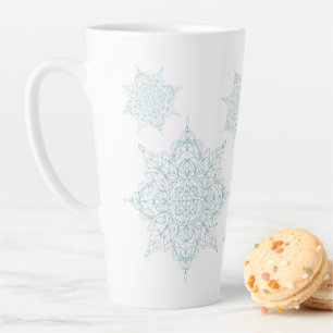 Fijne lichtblauwe sneeuwvlokken latte mok