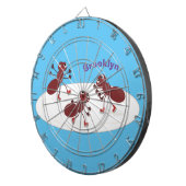 Fijne rode mieren schaatsen cartoon dartbord (Voorkant Rechts)