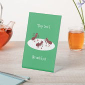 Fijne rode mieren schaatsen cartoon reclamebord met voetstuk (Insitu)