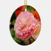 Fijne roze bloem na de regen keramisch ornament (Rechts)