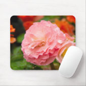 Fijne roze bloem na de regen muismat (Met muis)
