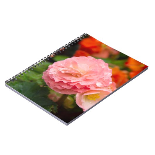 Fijne roze bloem na de regen notitieboek (Linkerzijde)