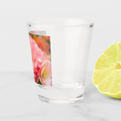 Fijne roze bloem na de regen shot glas (Rechts)