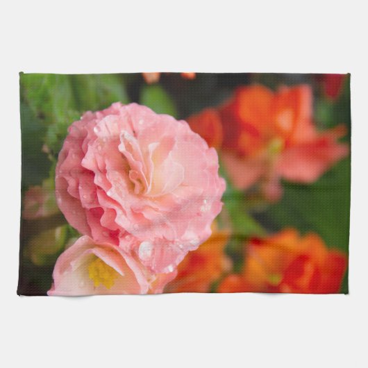 Fijne roze bloem na de regen theedoek (Horizontaal)