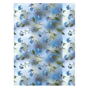 Fijne vergeet-mij-nietjes in luchtig blauw tafelkleed
