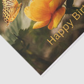 Fijne verjaardag mooie gele bloemen, vlinder tissuepapier (Detail)