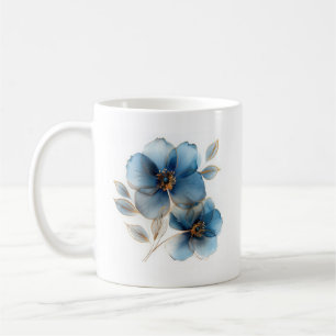 Fijne waterverf stoffige blauw- en goudbloemen koffiemok