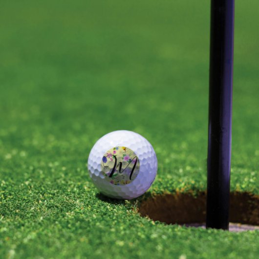 Fijne wilde bloemen in lichtgeel. Custom. Golfballen