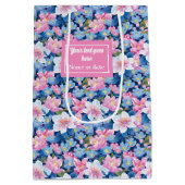 Fijne zachte pastel roze bloemencadeau zak wrap medium cadeauzakje (Achterkant)