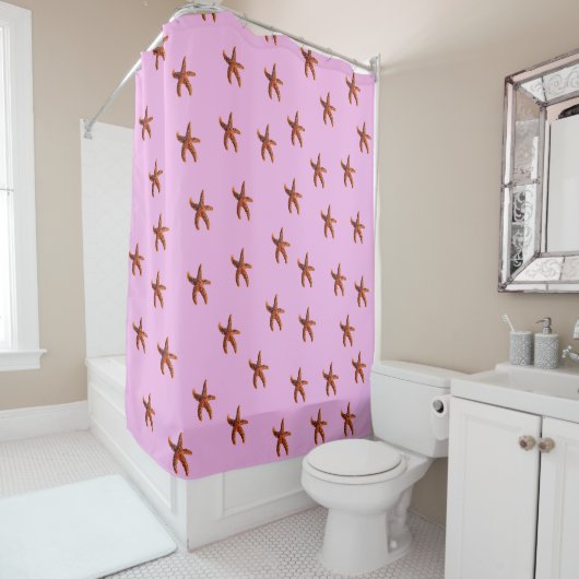 Fijne zeesterdans in roze douchegordijn (In situ)
