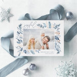Filialen | Elegant Photo Roos Gold Folie Feestdagenkaart<br><div class="desc">Deze eenvoudige en elegante, op natuur geïnspireerde vakantiekaart is voorzien van uw favoriete horizontale of landschapsgeoriënteerde foto die aan de hoeken is gekleurd met een grijs blauw waterverf foliage met de accenten van de gouden folie van het roos. "Joyful"verschijnt bij de bovenkant verlaten in het geheime handgeschreven manuscript dat, met...</div>