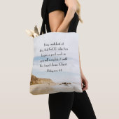 Filippijnen 1:6 GOD, die goed werk hebben verricht Tote Bag (Dichtbij)