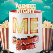 Film marquee "Me coming soon" grappig citaat Mok