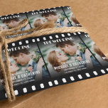 Film Poster Filmstrip Zwart-wit Bruiloft Cadeaupapier<br><div class="desc">Dit op poster geïnspireerde bruiloftsontwerp van een film kan een unieke en creatieve manier zijn om een vleugje Hollywood-glamour naar uw speciale dag te brengen. Met behulp van gedurfde typografie, felle kleuren en uw afbeeldingen, kunt u dit ontwerp in trouwstijl aanpassen, dat uw persoonlijkheden vastlegt en de toon zet voor...</div>