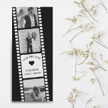 Film Strip Photo Booth Bladwijzer Sla de datum op Kaart<br><div class="desc">"Captured Love: Film Strip Save the Date & Bladwijzer" Verhoog je save the date aankondiging met onze unieke Film Strip Save the Date & Bladwijzer. Dit ontwerp combineert de klassieke allure van een filmstrip met een moderne, elegante twist. In opvallend zwart-wit, het beschikt over drie gekoesterde foto's van het gelukkige...</div>