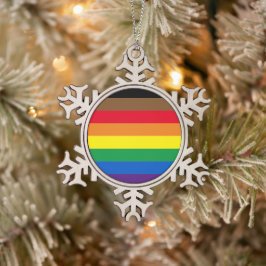 Filmregenboogpride voor homoseksuele diversiteit tin sneeuwvlok ornament