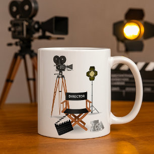 Filmregisseursstoel en vintage filmcameraset koffiemok