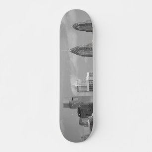 Filmwolkenkrabber zwart-wit skateboard