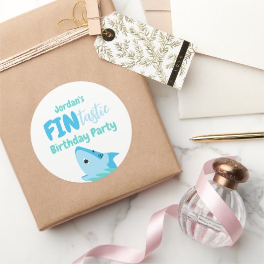 Fin-tastic haai verjaardagsfeestje Kinder onder he Ronde Sticker (Geschenken)