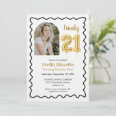 Finally 21 | Modern Gold Balloon Photo Birthday Kaart (Staand voorkant)