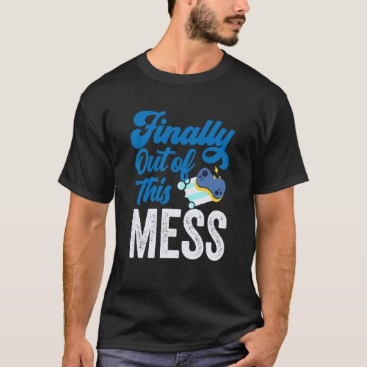 Finally Out Of This Mess Pensioner Retiree Retirem T-shirt (Voorkant)