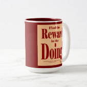 Find the Reward in the Doing Tweekleurige Koffiemok (Voorkant rechts)