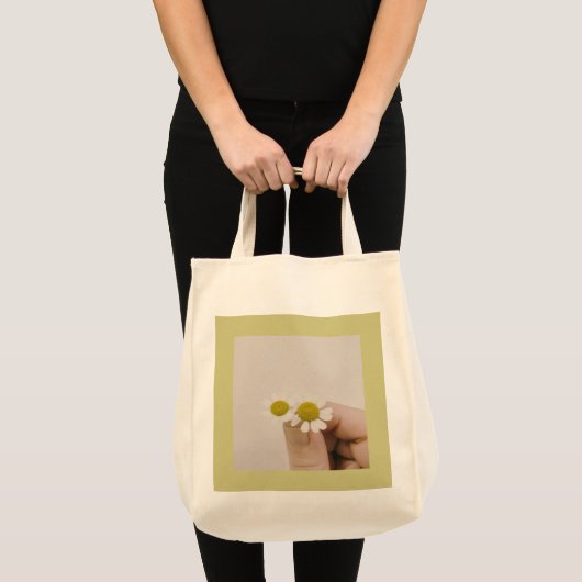 “Fingertip Daisy – Soft Botanical Tote Bag” Bag (Voorkant (product))