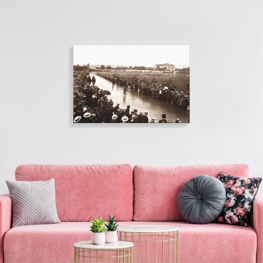 Finish Tour de France 1912 in the Parc des Princes Canvas Afdruk (Insitu (Woonkamer))