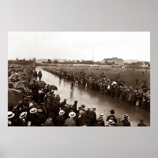 Finish Tour de France 1912 in the Parc des Princes Poster (Voorkant)