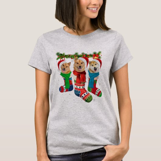 Finnish Spitz In Christmas Socks  T-shirt (Voorkant)