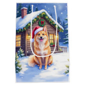 Finnish Spitz Snowy Cabin Santa Hat Christmas Art Medium Cadeauzakje (Achterkant)