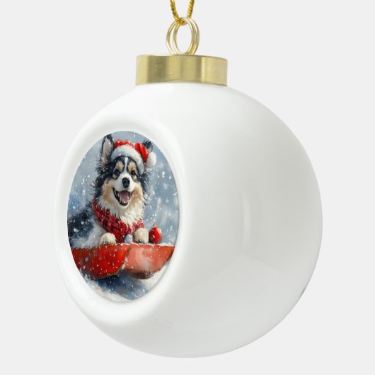 Finse Lapphund in Sledge Laat het Sneeuwkerst Keramische Bal Ornament (Rechts)