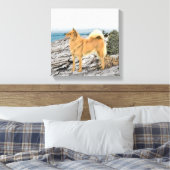 Finse spitz bij Seashore-schilderij - Dog Art Canvas Afdruk (Insitu (Slaapkamer))