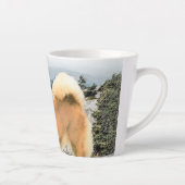 Finse spitz bij Seashore-schilderij - Dog Art Latte Mok (Rechts)