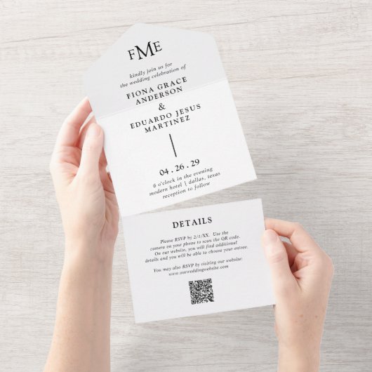 Fiona zwart-wit Bold Monogram Moderne bruiloft All In One Uitnodiging (Afscheurbaar)