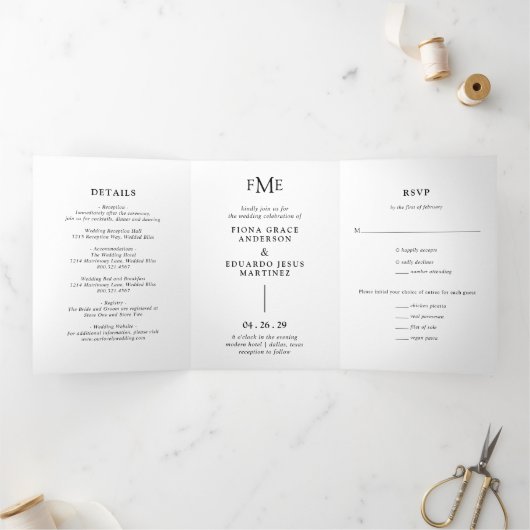 Fiona zwart-wit Bold Monogram Moderne bruiloft Drieluik Uitnodiging (Binnen)