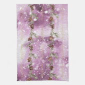 Fir Branches met pinnen op sneeuw Theedoek (Verticaal)