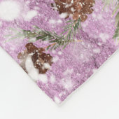 Fir Branches With Pine Cones On Snow Fleece Deken (Hoek)